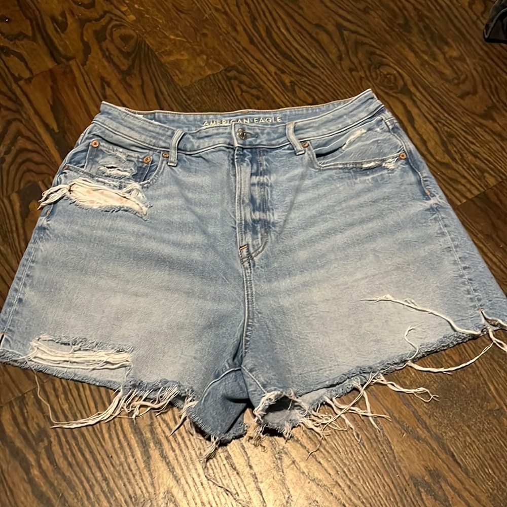 American Eagle Highest Boyfriend Short